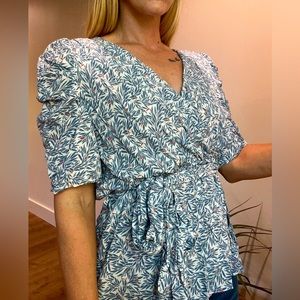 Feminine Belted Shirt with Ruched Sleeves - Size Large